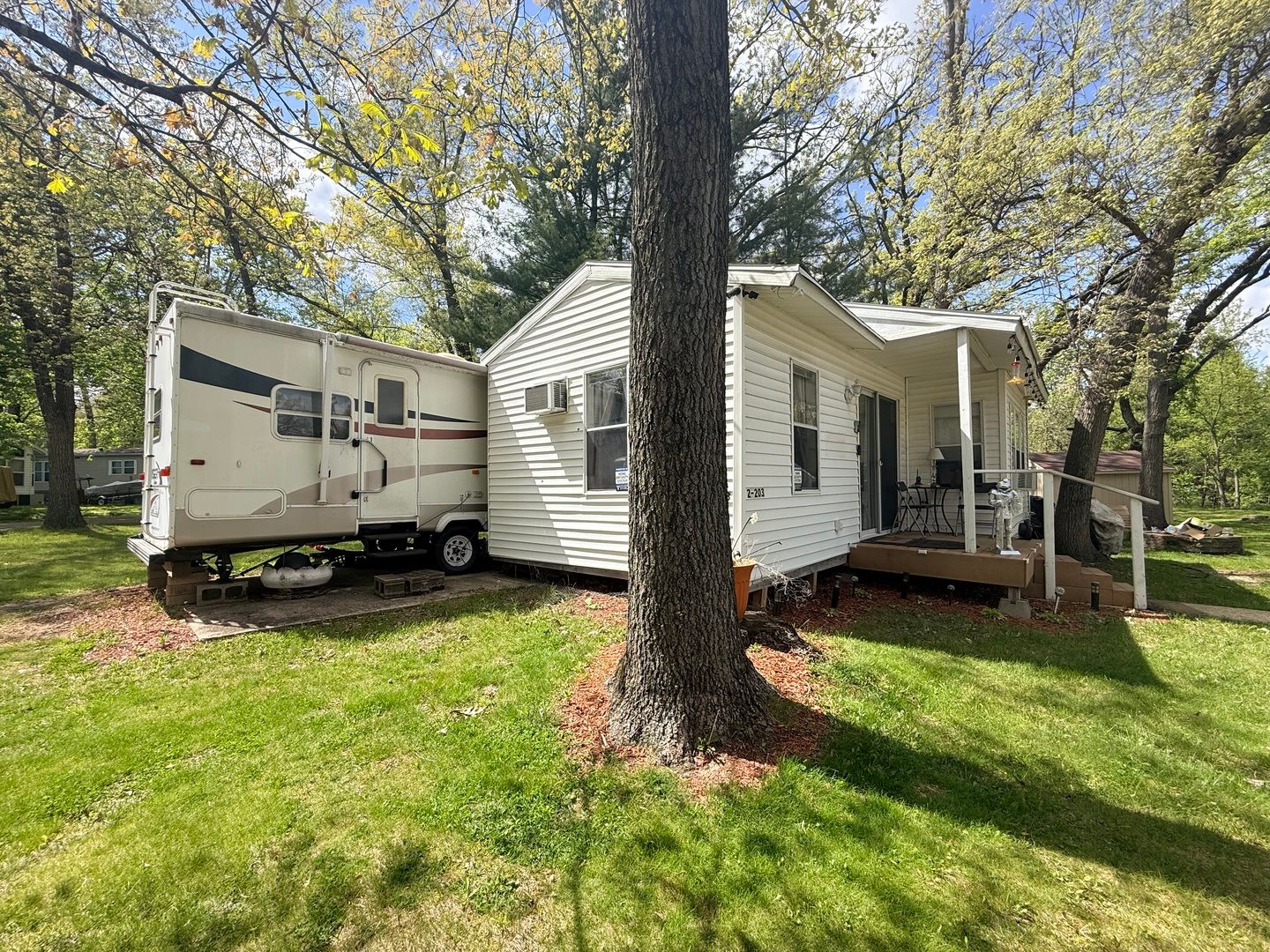 2-203 Woodhaven Lakes — Sublette, IL 61367
