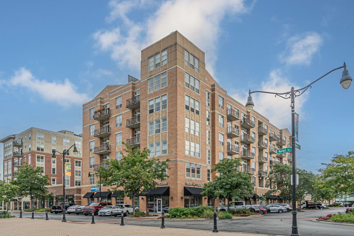 647 Metropolitan Way, Des Plaines, IL 60016