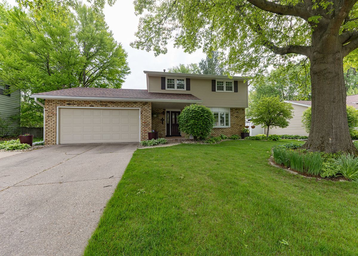 3805 Kenwood Avenue, Davenport, IA 52807