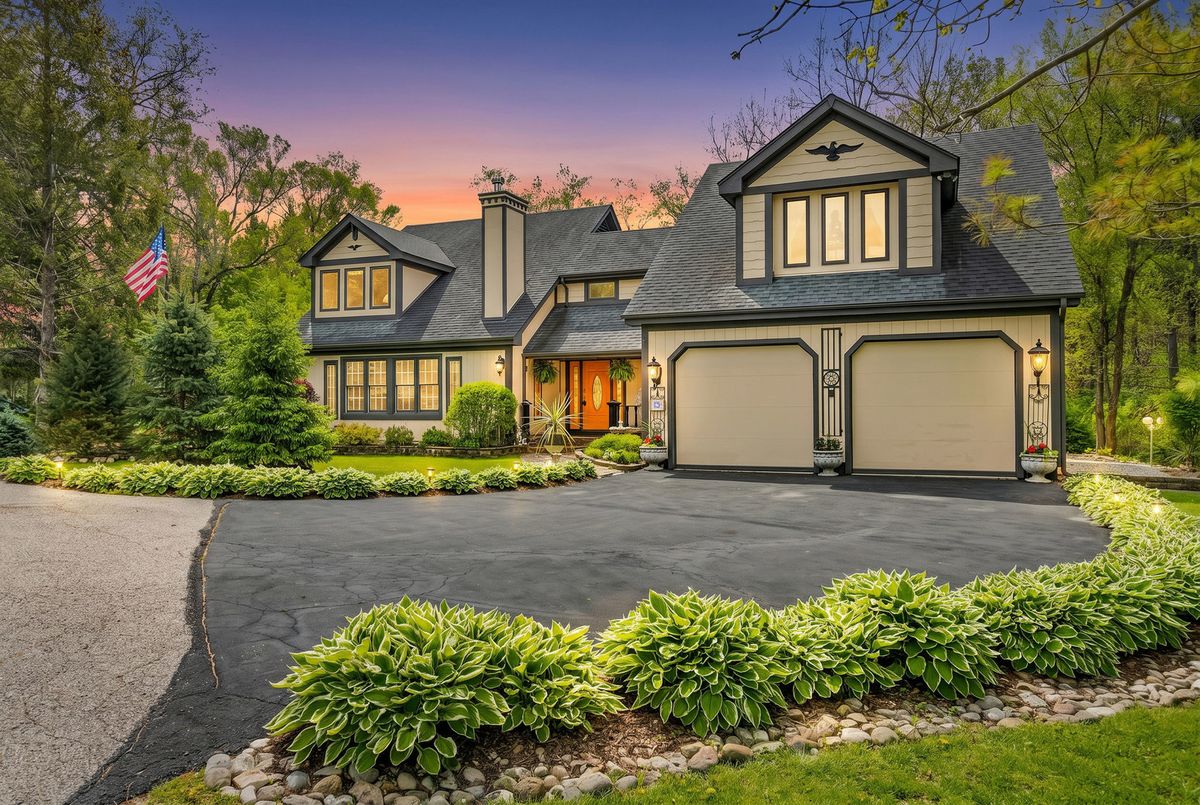 8019 Wonder View Drive, Wonder Lake, IL 60097