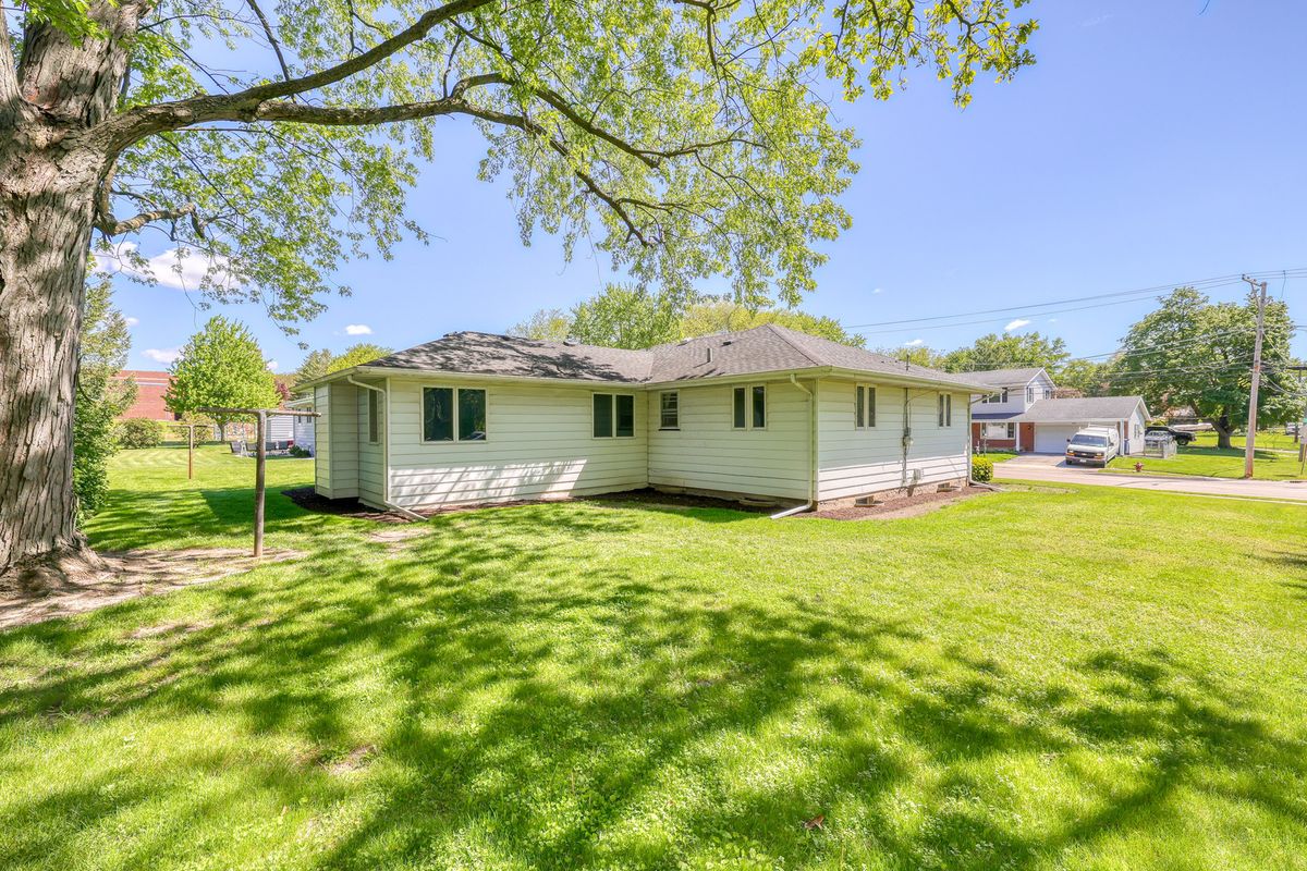 402 N First Street, Elburn, IL 60119