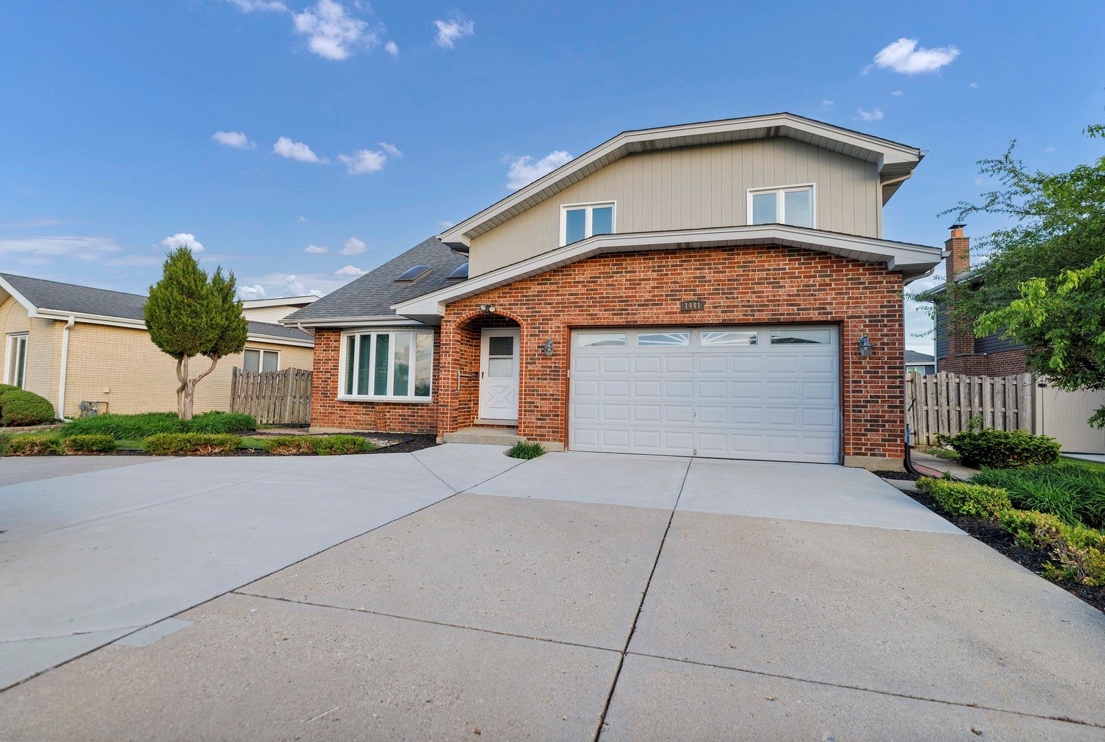 1441 W AUTUMN Trail — Addison, IL 60101