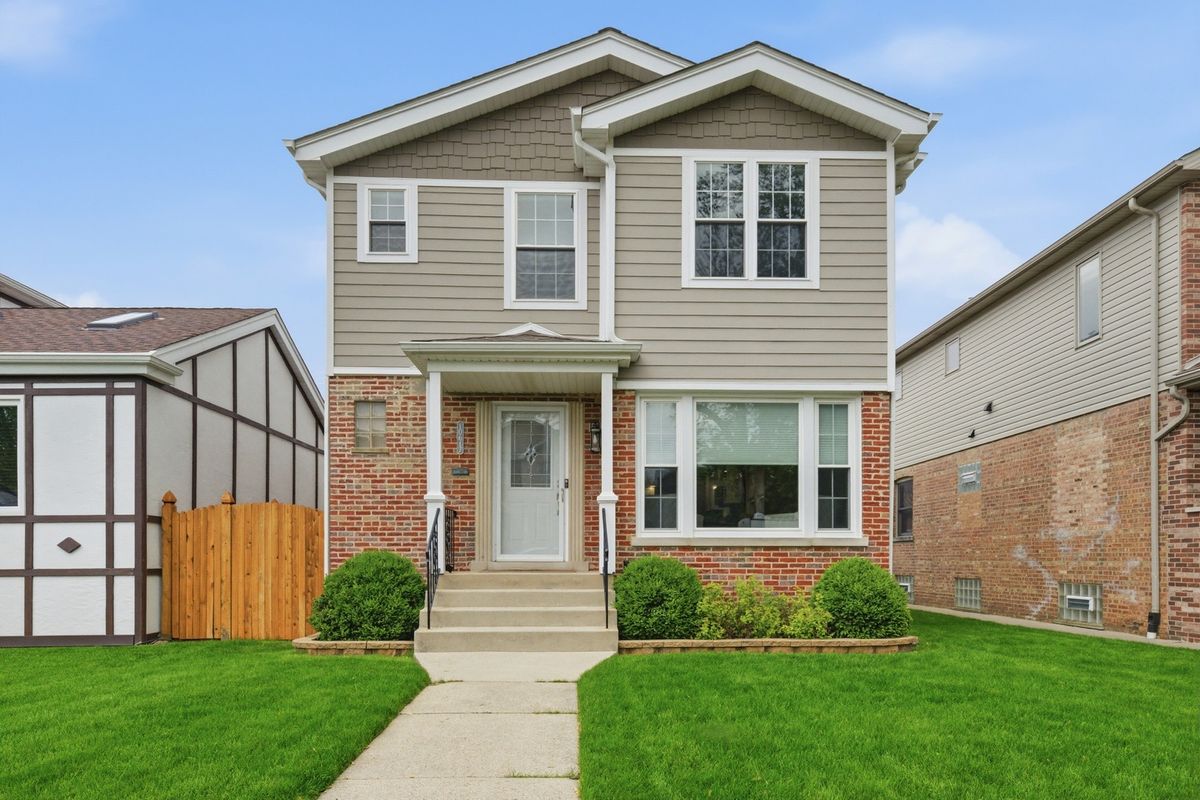 10617 Whipple Street, Chicago, IL 60655