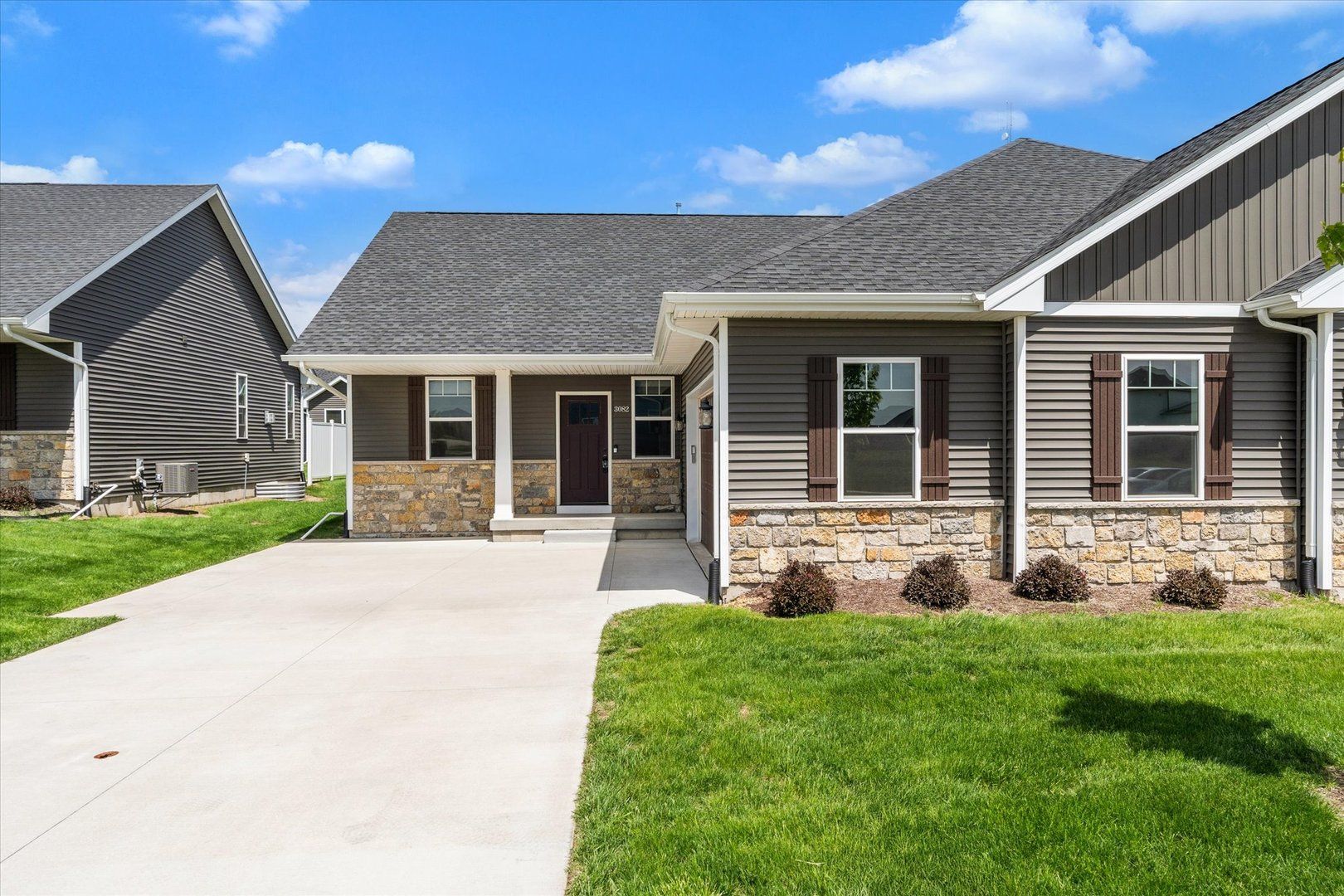 3082 Charissas Place — Bettendorf, IA 52722