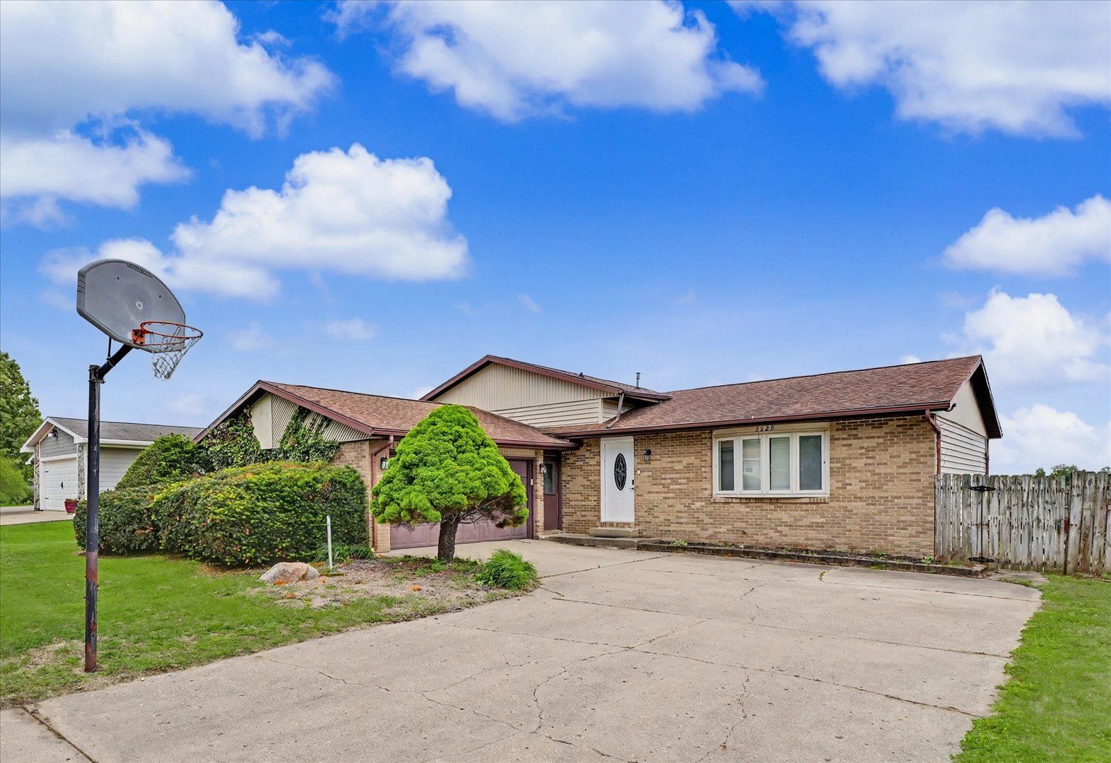 2229 Jeffery Drive — St. Joseph, IL 61873