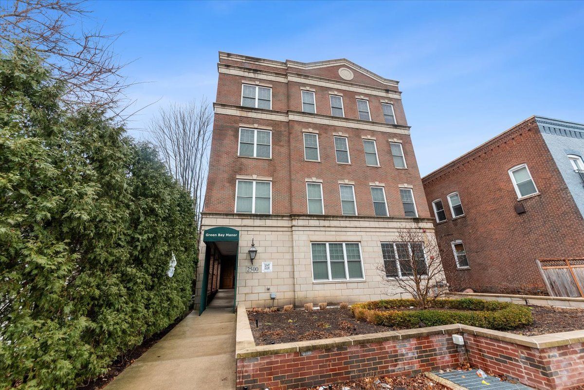2500 Green Bay Road, Evanston, IL 60201