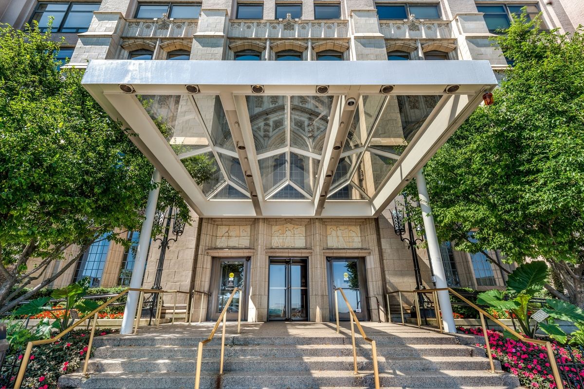 680 Lake Shore Drive, Chicago, IL 60611