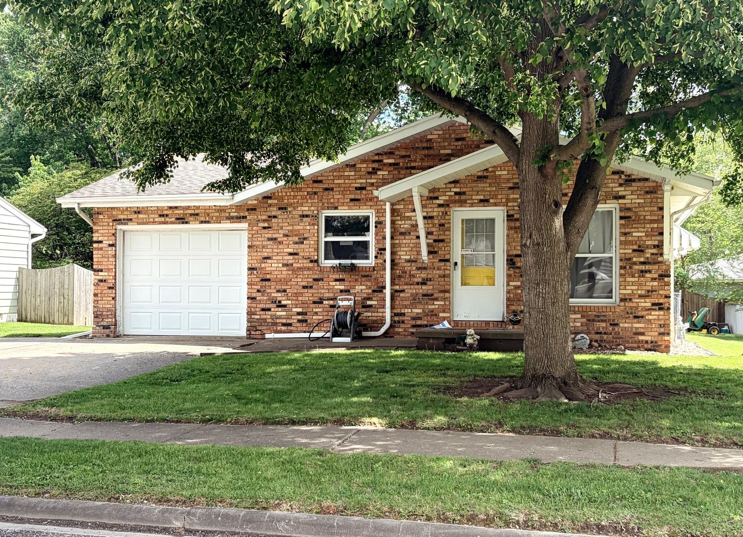 6 Blair Court — Clinton, IL 61727