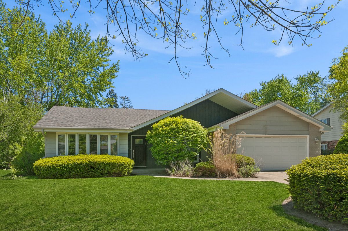 1663 Longvalley Drive, Northbrook, IL 60062