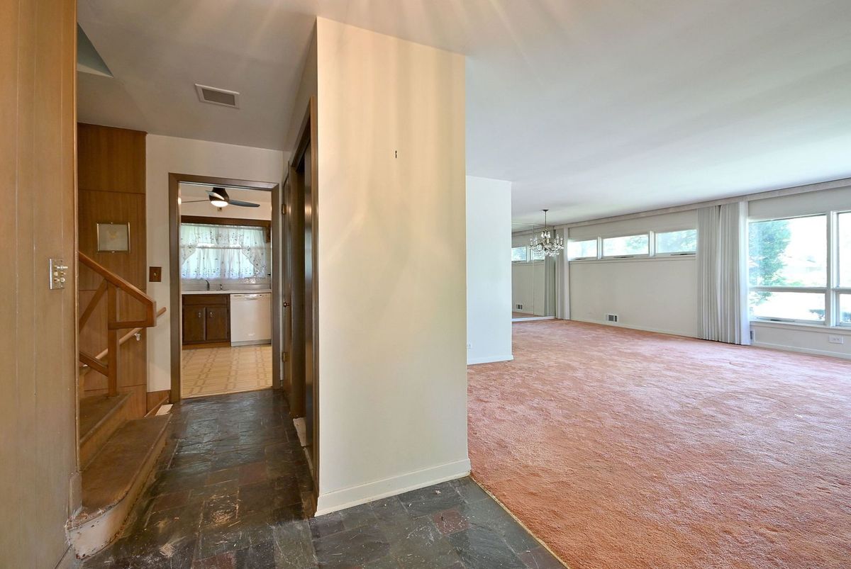 4409 W Lunt Avenue, Lincolnwood, IL 60712