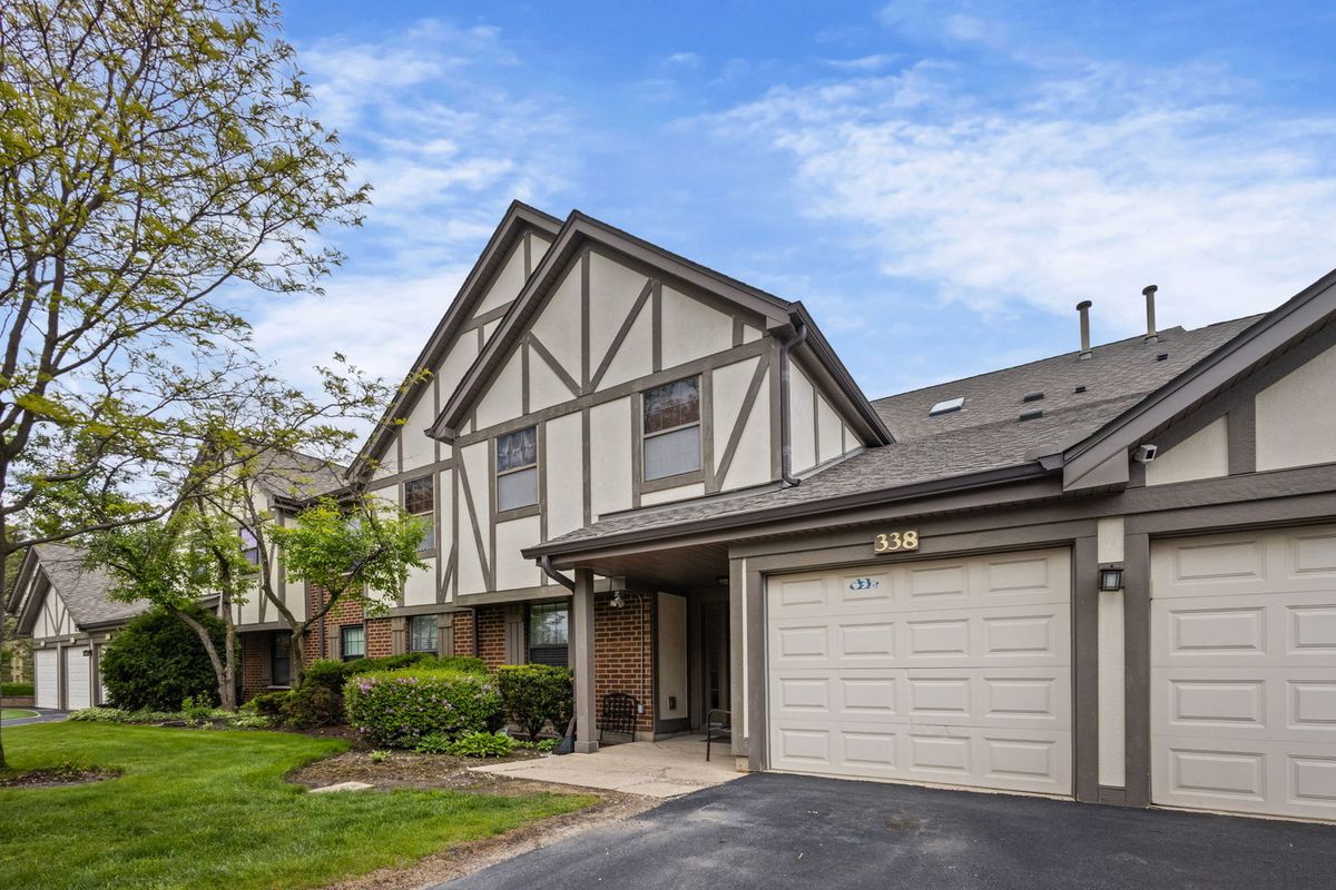 338 Essex Court, Wood Dale, IL 60191