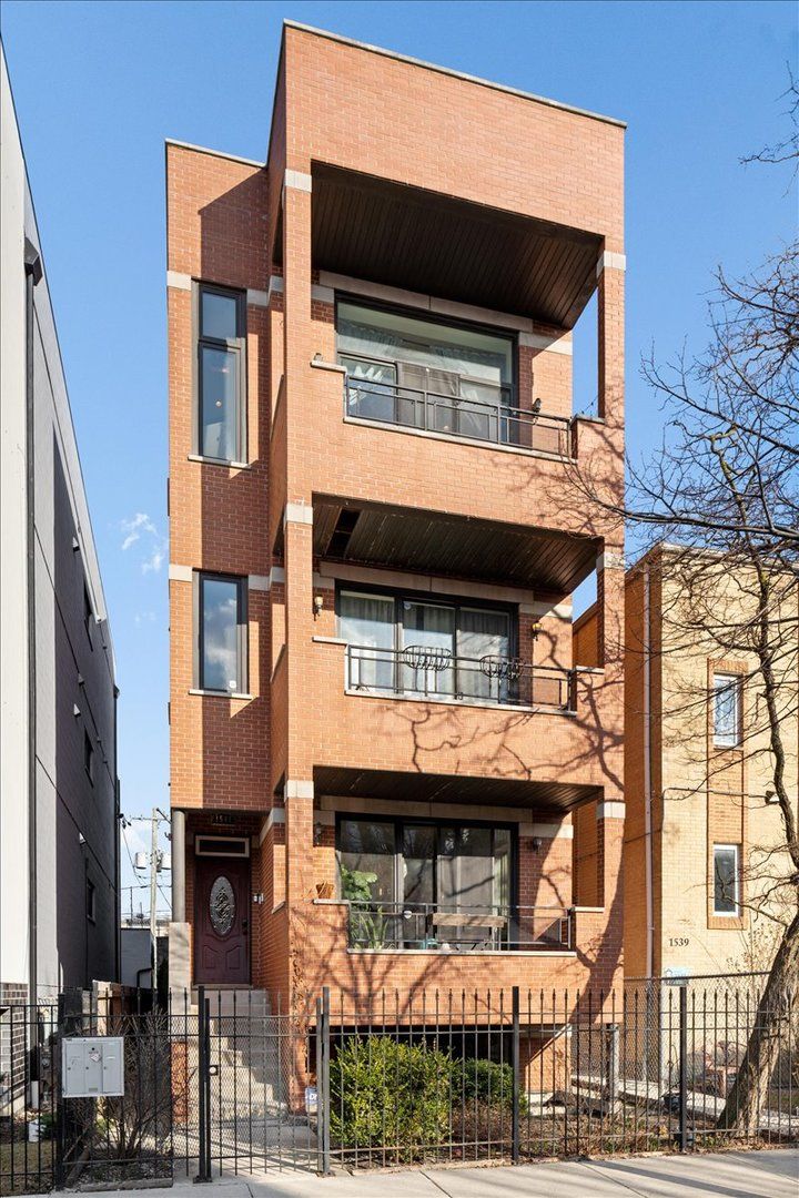 1541 Artesian Avenue, Chicago, IL 60622