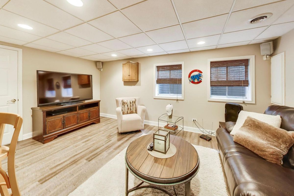 3946 Balmoral Court, Rolling Meadows, IL 60008