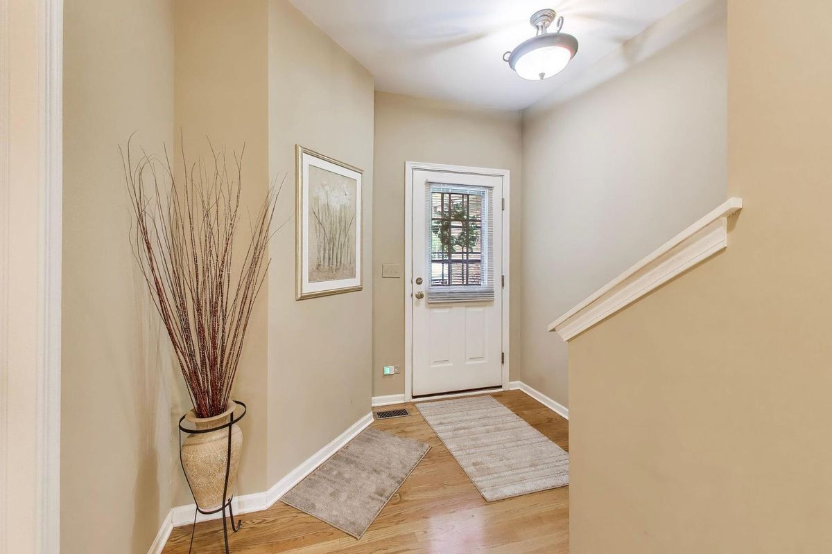 3946 Balmoral Court, Rolling Meadows, IL 60008