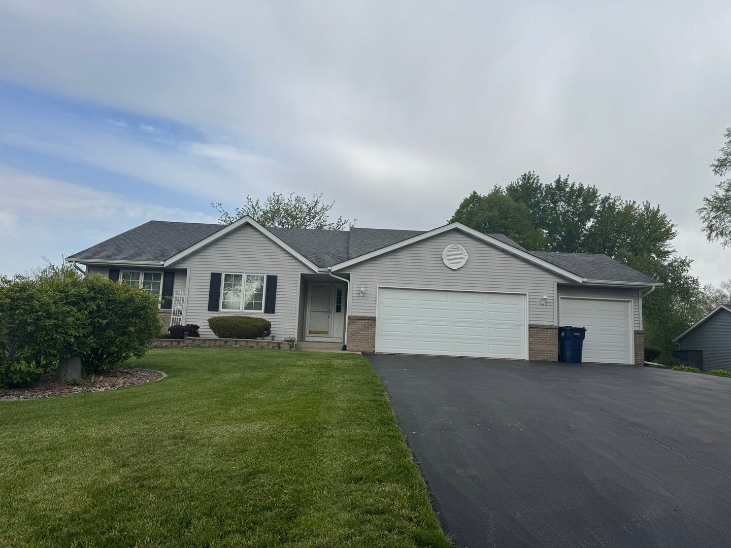 6638 TIPPERARY Trail — Roscoe, IL 61073