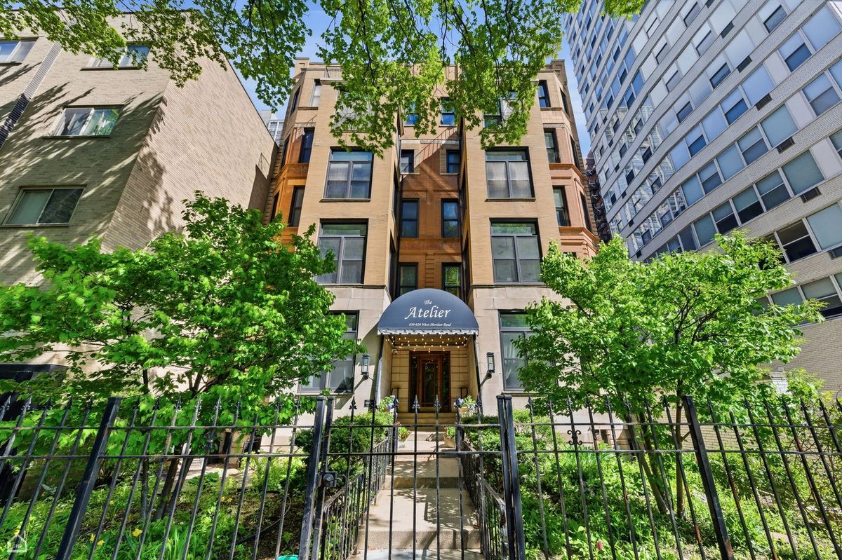 628 Sheridan Road, Chicago, IL 60613