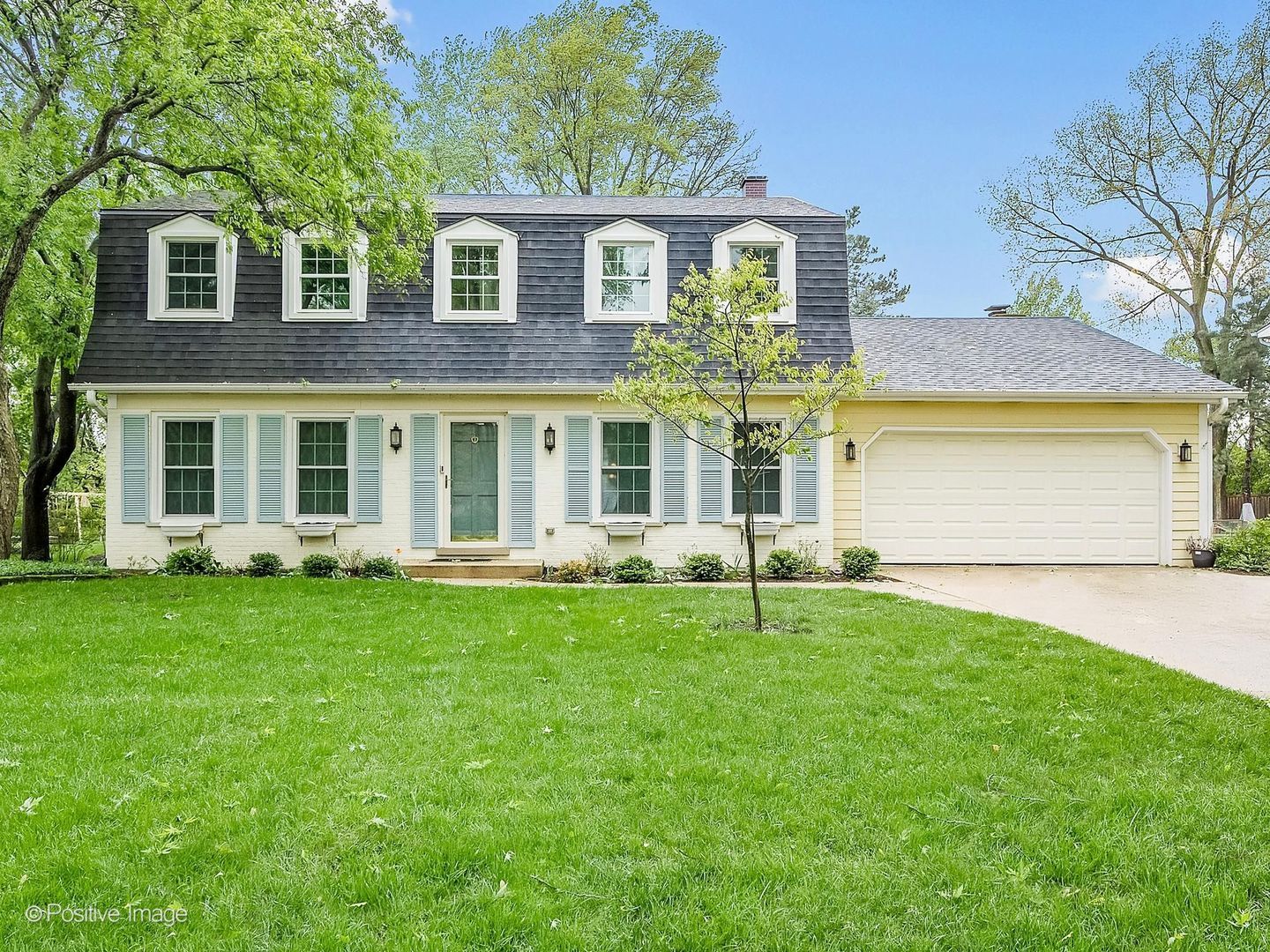 2S560 Seneca Drive — Wheaton, IL 60189