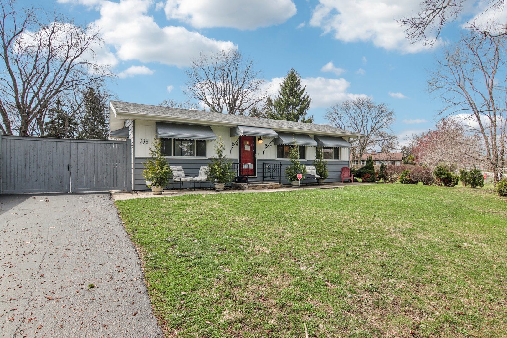 238 Frontage Road W — Northfield, IL 60093