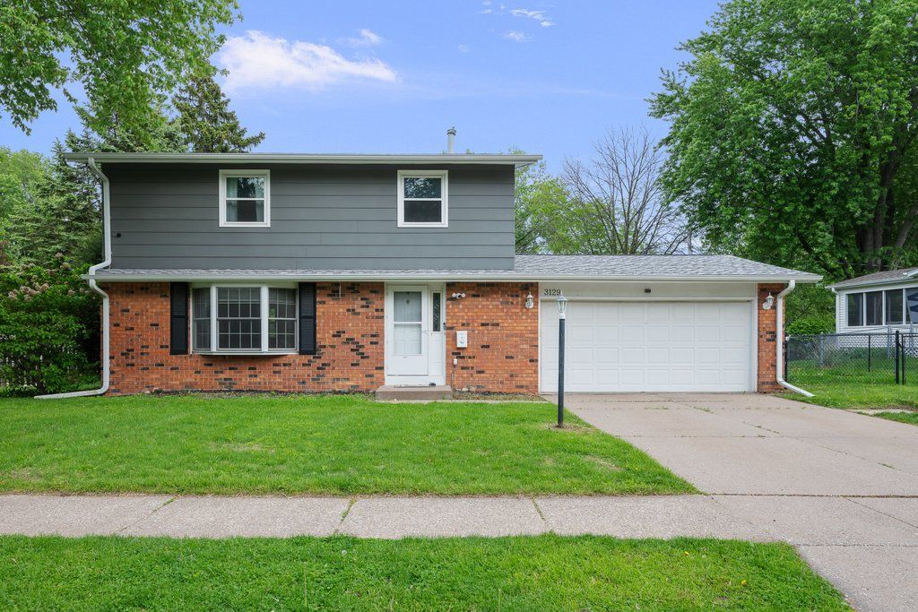 3129 Windsor Drive, Bettendorf, IA 52722