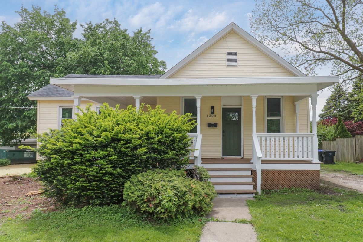1308 Market Street, Bloomington, IL 61701