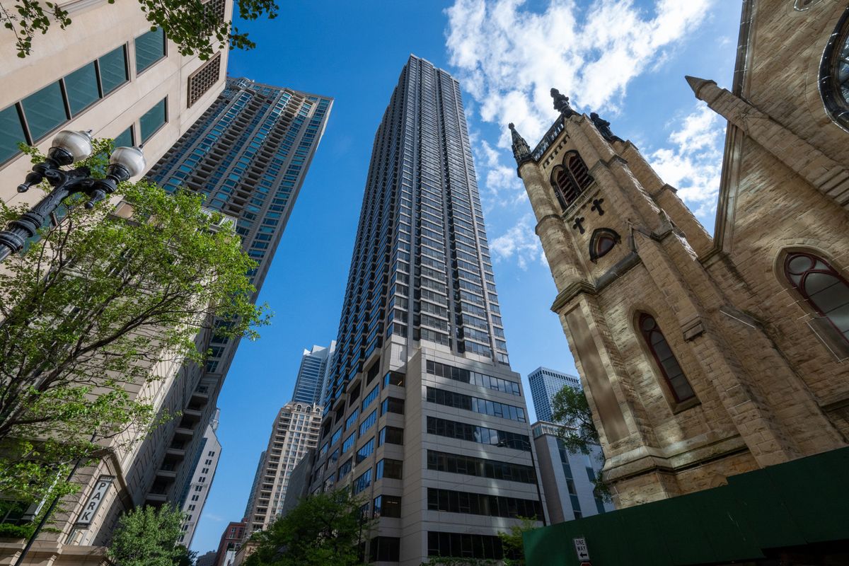 30 Huron Street, Chicago, IL 60611