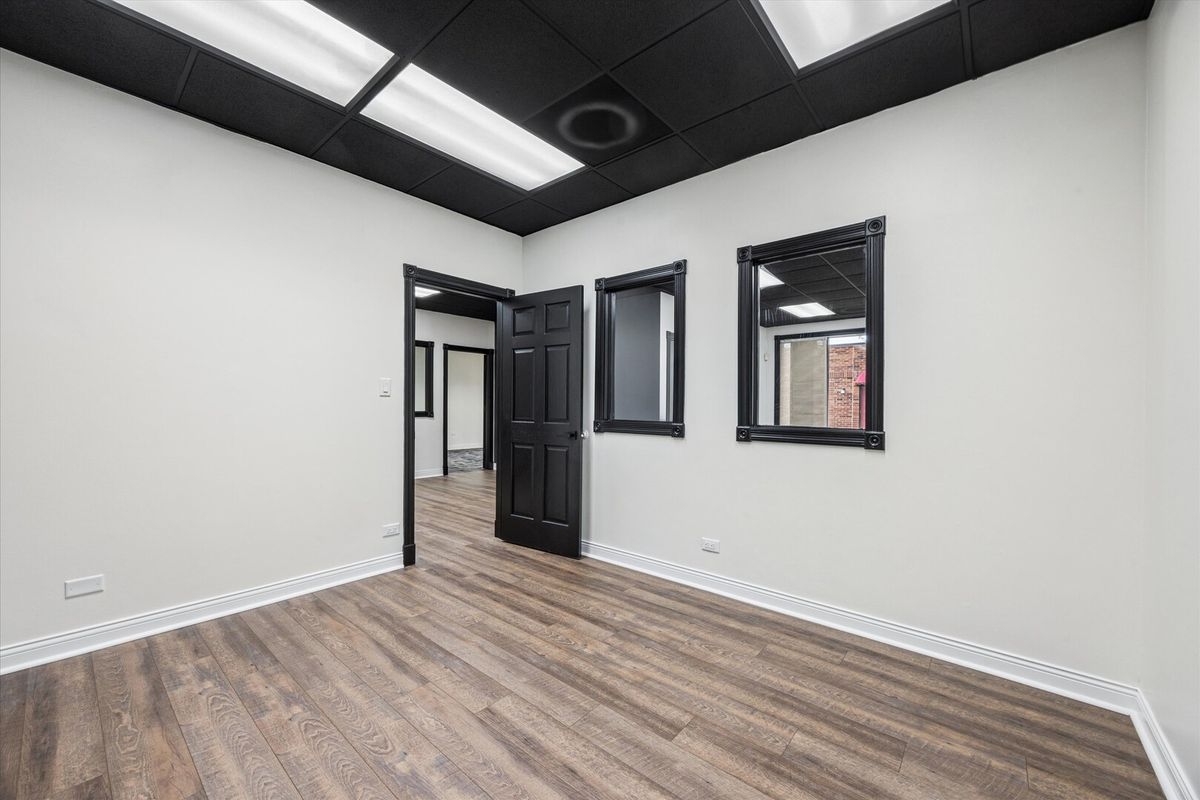 414 Plaza Drive #103, Westmont, IL 60559
