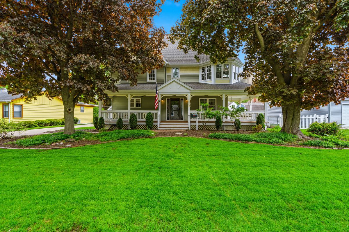 16843 Elm Lane Drive, Tinley Park, IL 60477