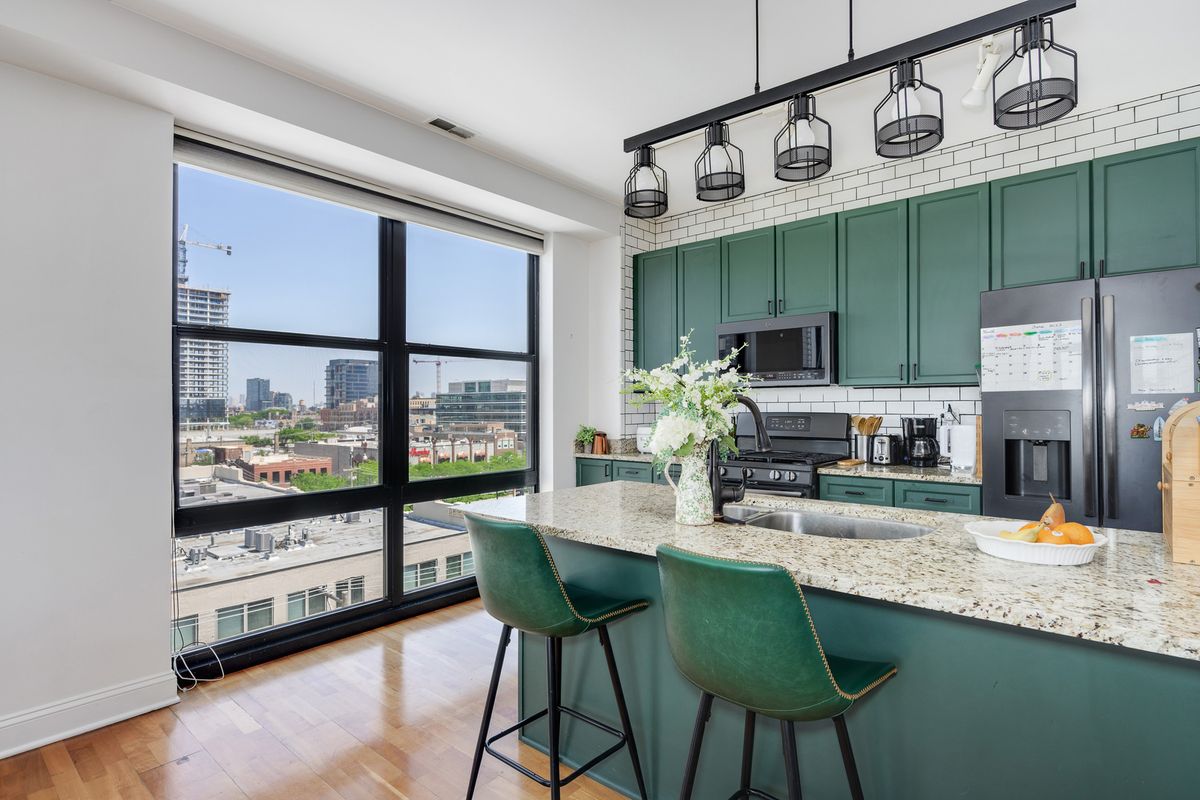1260 WASHINGTON Street, Chicago, IL 60607