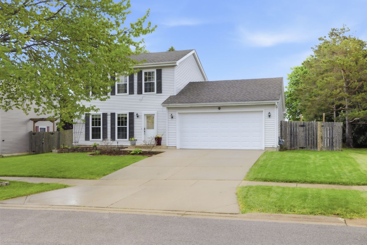 9 Chaucer Lane, Streamwood, IL 60107