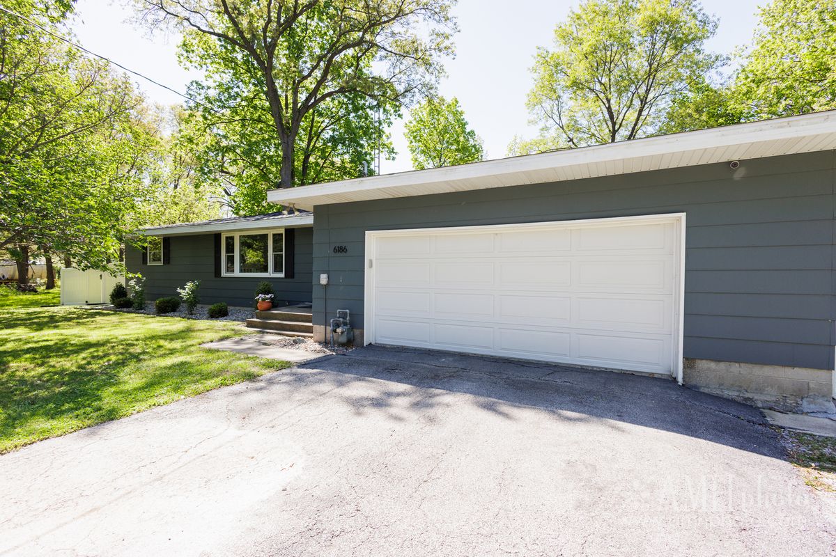 6186 E 260 S Road, St. Anne, IL 60964