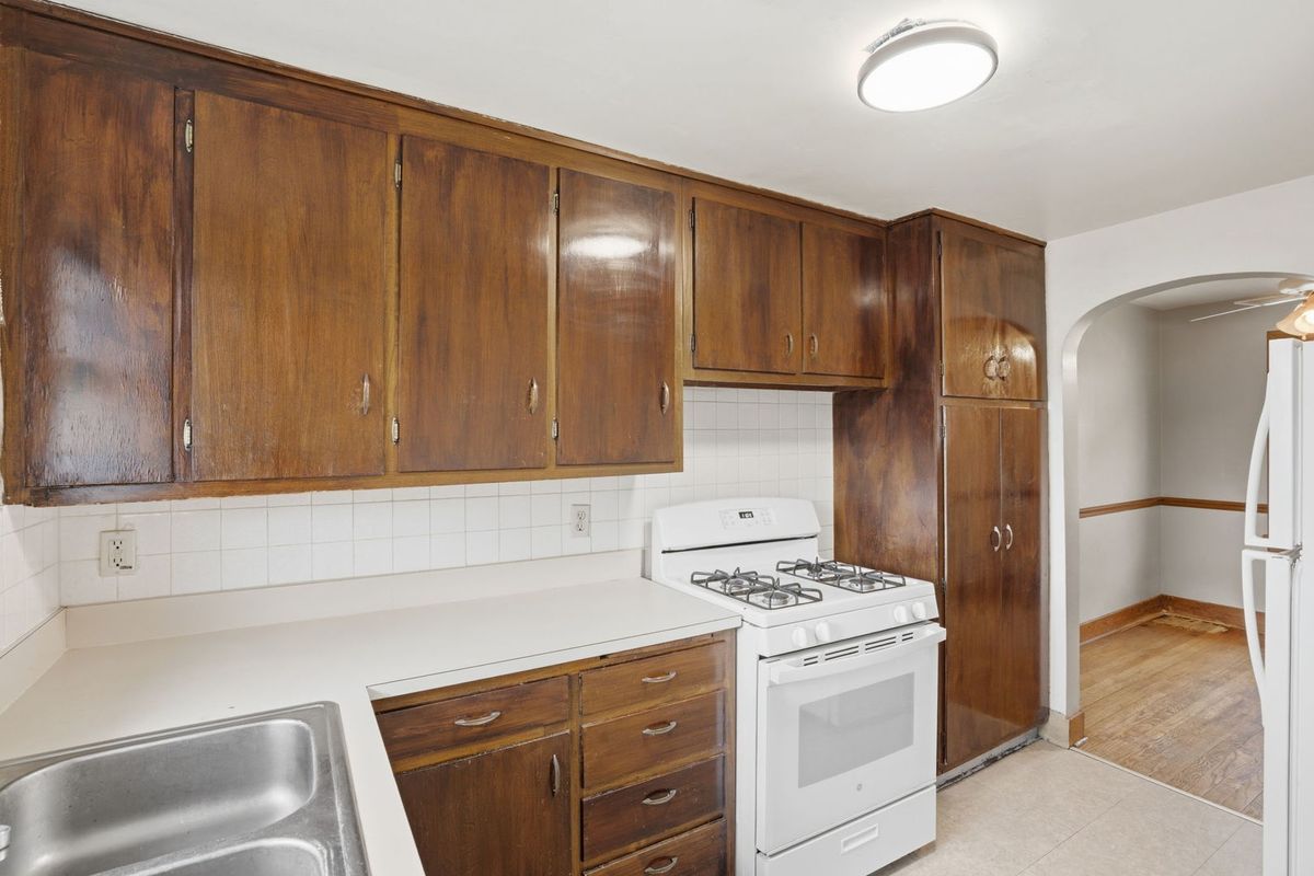 201 17 Street, East Moline, IL 61244