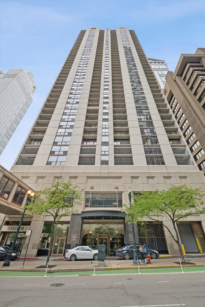 200 Dearborn Street, Chicago, IL 60601