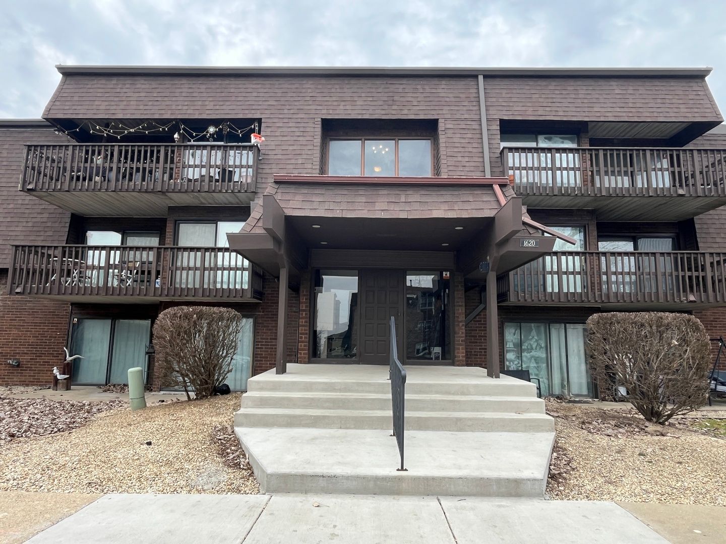 1620 Richmond Circle #306 — Joliet, IL 60435
