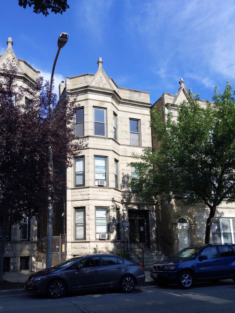 1039 Racine Avenue, Chicago, IL 60607