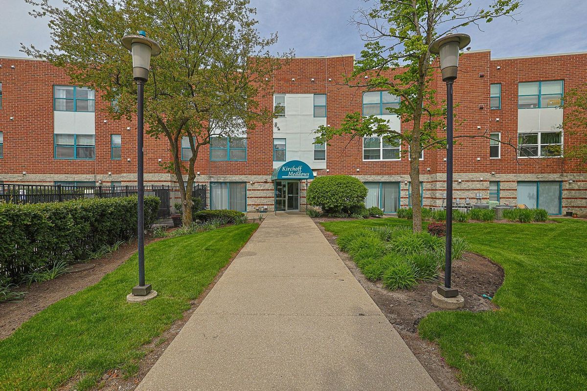 3265 Kirchoff Road, Rolling Meadows, IL 60008