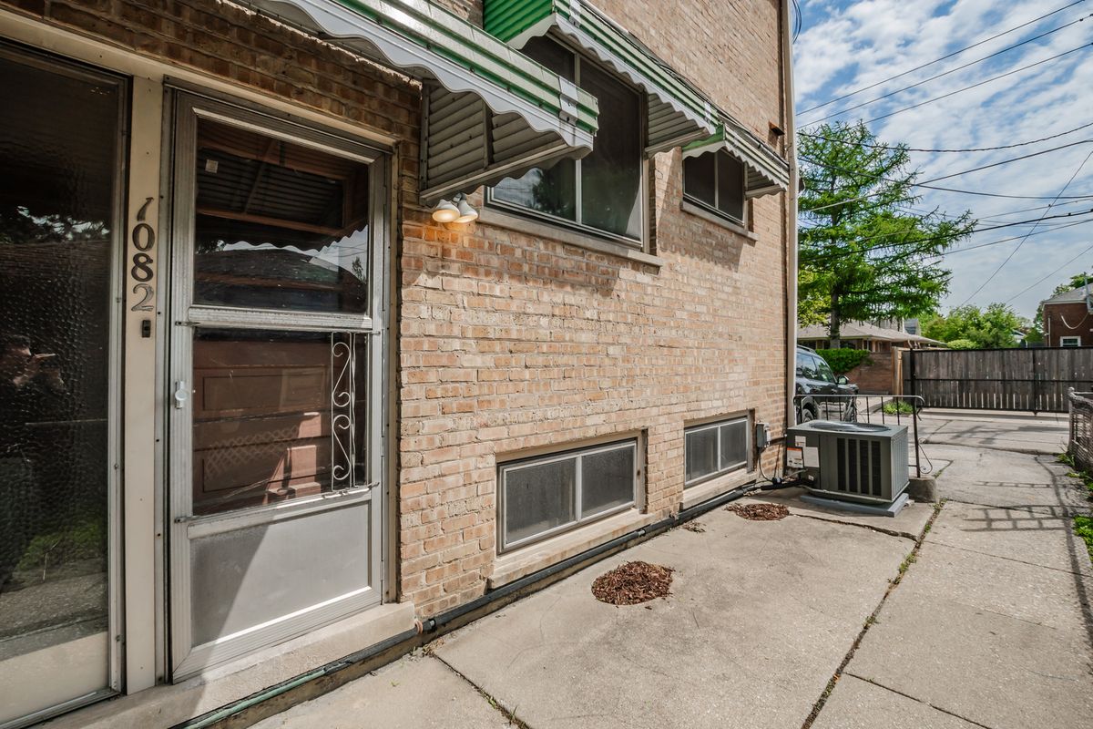 1082 Des Plaines Avenue, Forest Park, IL 60130