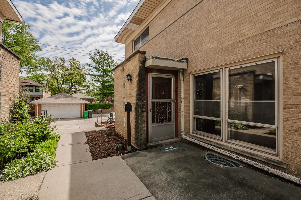 1082 Des Plaines Avenue, Forest Park, IL 60130