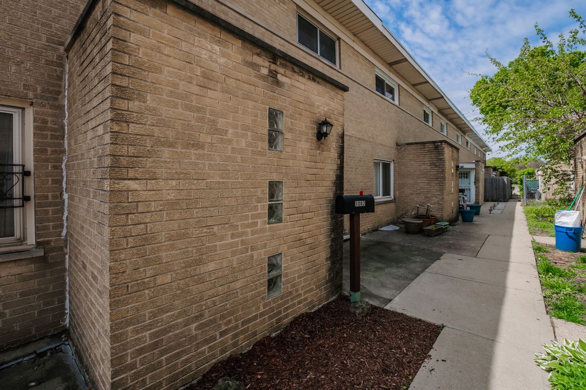 1082 Des Plaines Avenue, Forest Park, IL 60130