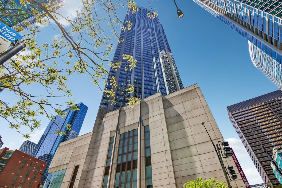 512 Mcclurg Court, Chicago, IL 60611