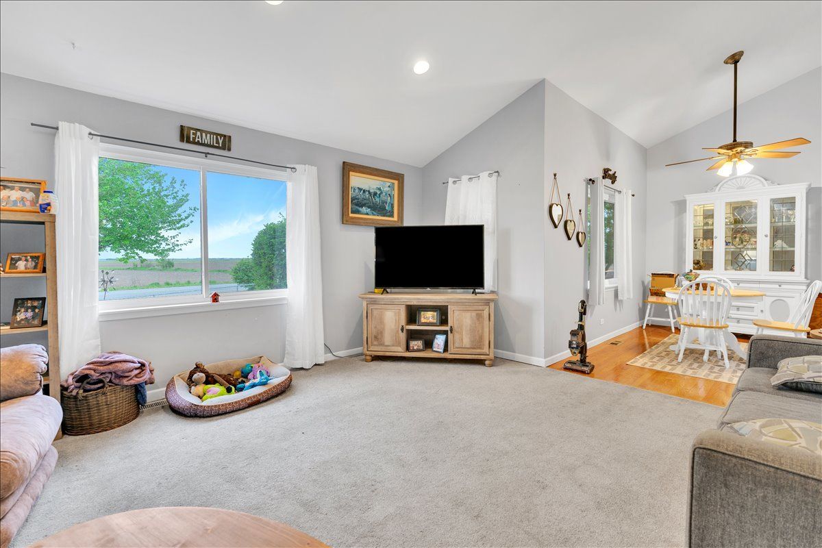 523 Iona Lane, Harvard, IL 60033