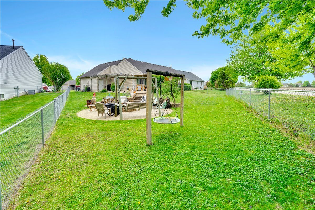 523 Iona Lane, Harvard, IL 60033