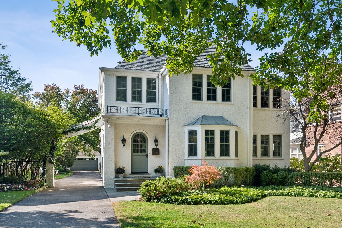 1094 Pine Street, Winnetka, IL 60093