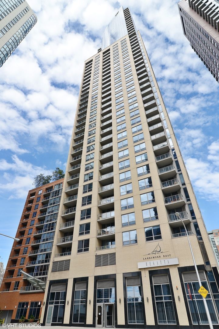 420 WATERSIDE Drive, Chicago, IL 60601