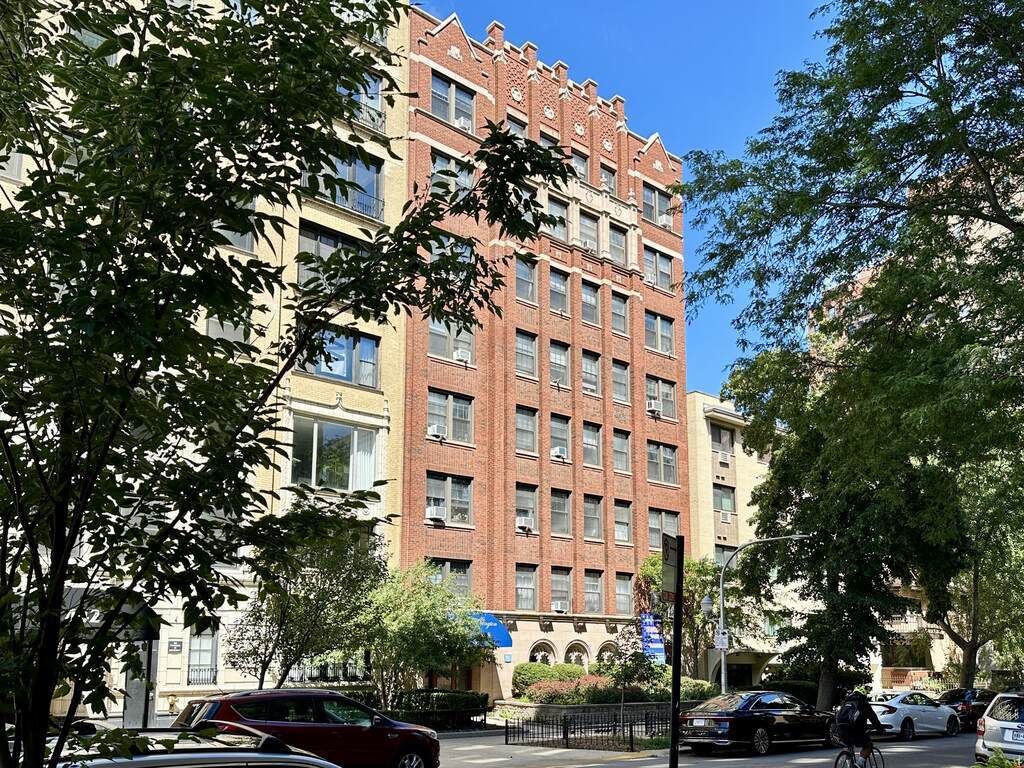 434 Wellington Avenue, Chicago, IL 60657