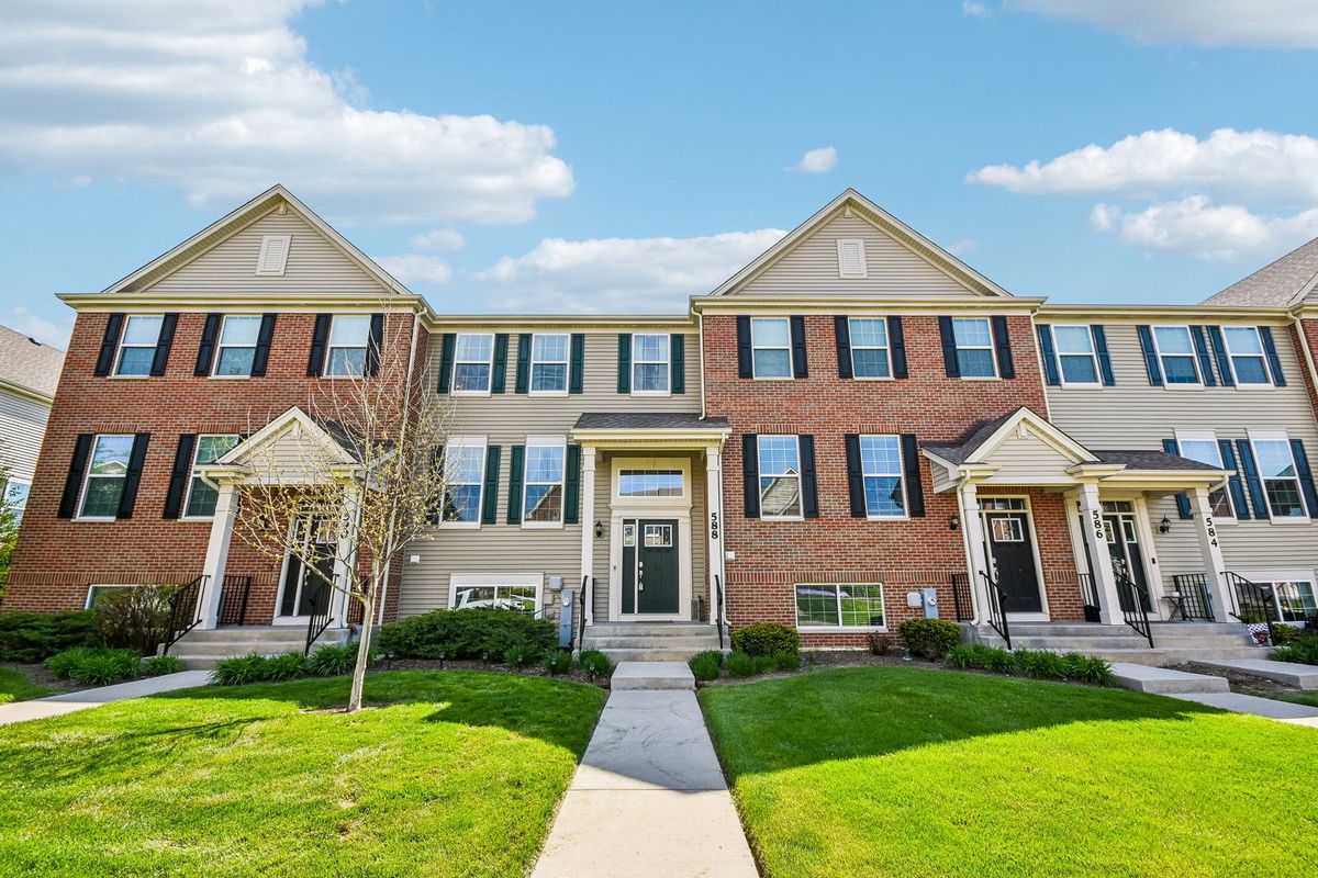 588 Cimmaron Circle, Crystal Lake, IL 60012