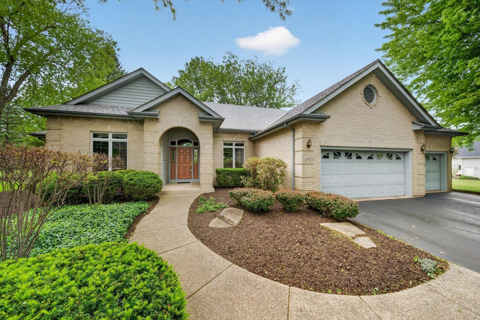 6911 Prairie Drive — Spring Grove, IL 60081