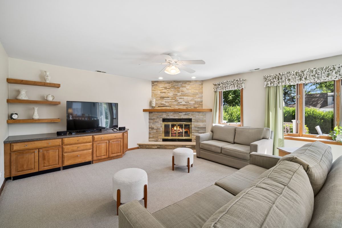 7727 N Oconto Avenue, Niles, IL 60714
