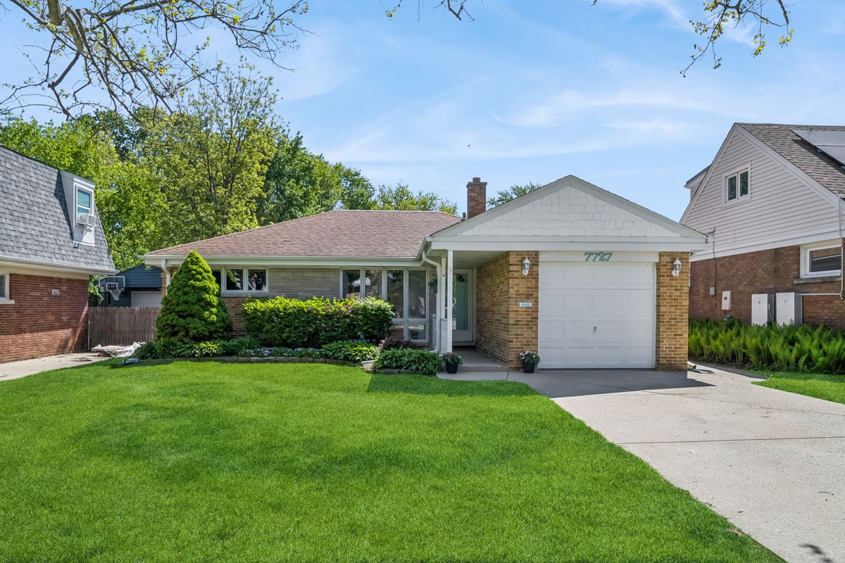 7727 Oconto Avenue, Niles, IL 60714