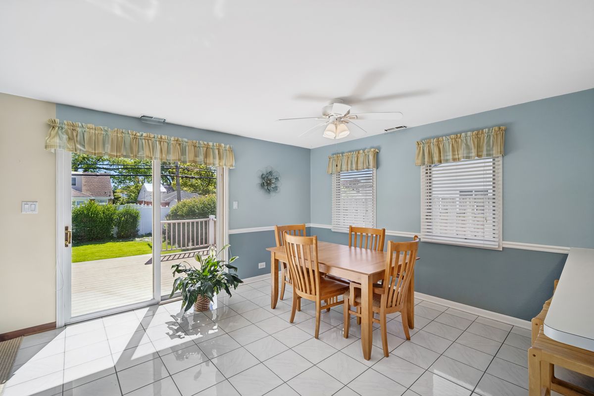 7727 N Oconto Avenue, Niles, IL 60714