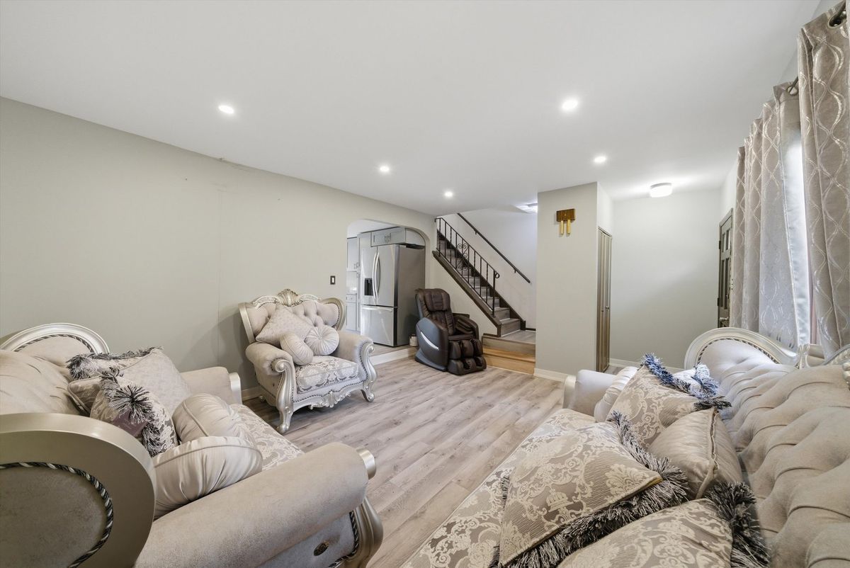 20 Ottawa Court, Justice, IL 60458